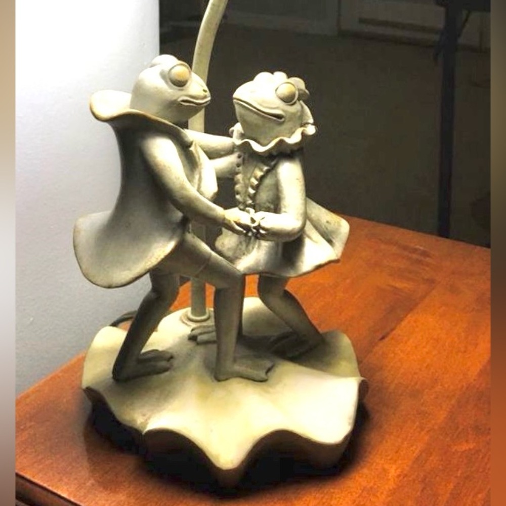 Original, Vintage Dancing, Prince & Princess Frog, Lily Pad Table Lamp 1970s - Picture 9 of 10